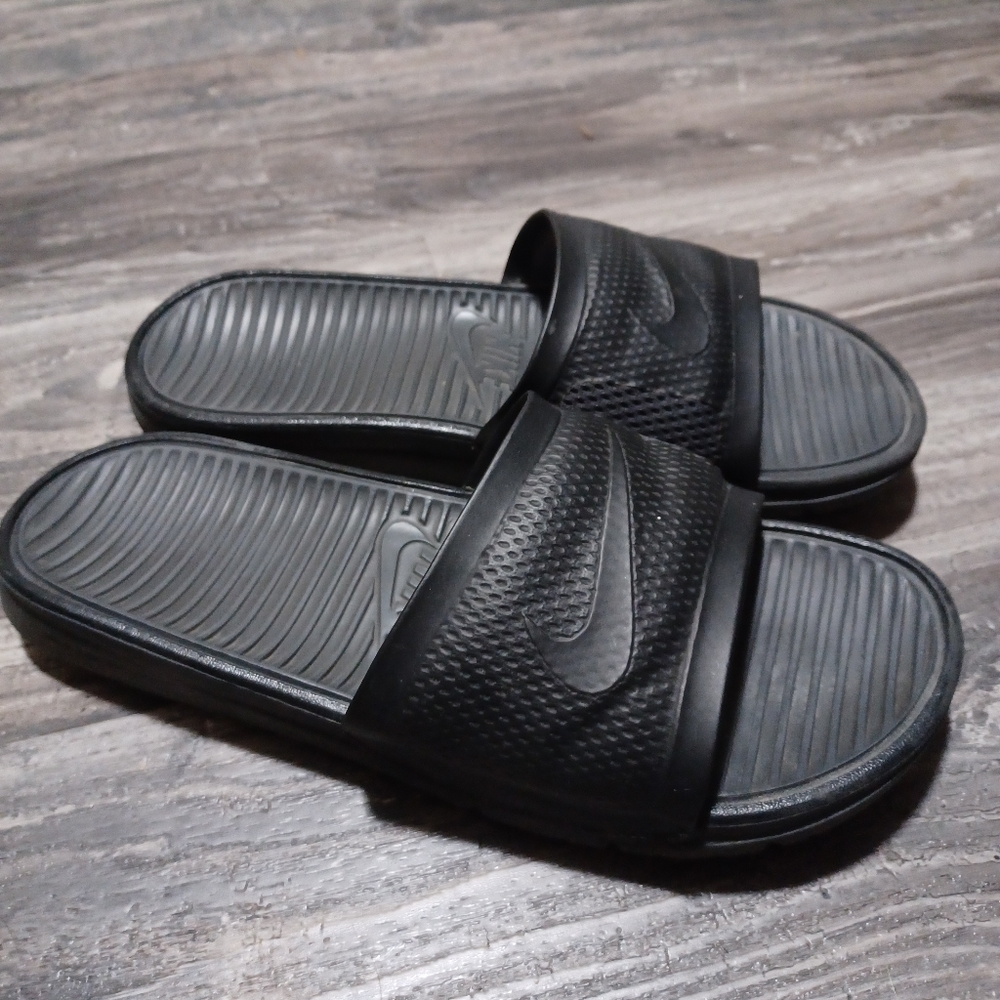 Nike slides